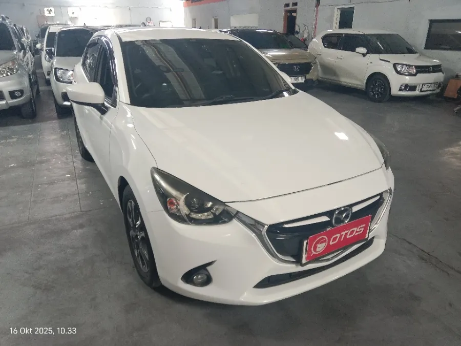 Foto Mobil Bekas Kanan Depan Mazda 2 1.5 GT Skyactiv tahun 2015